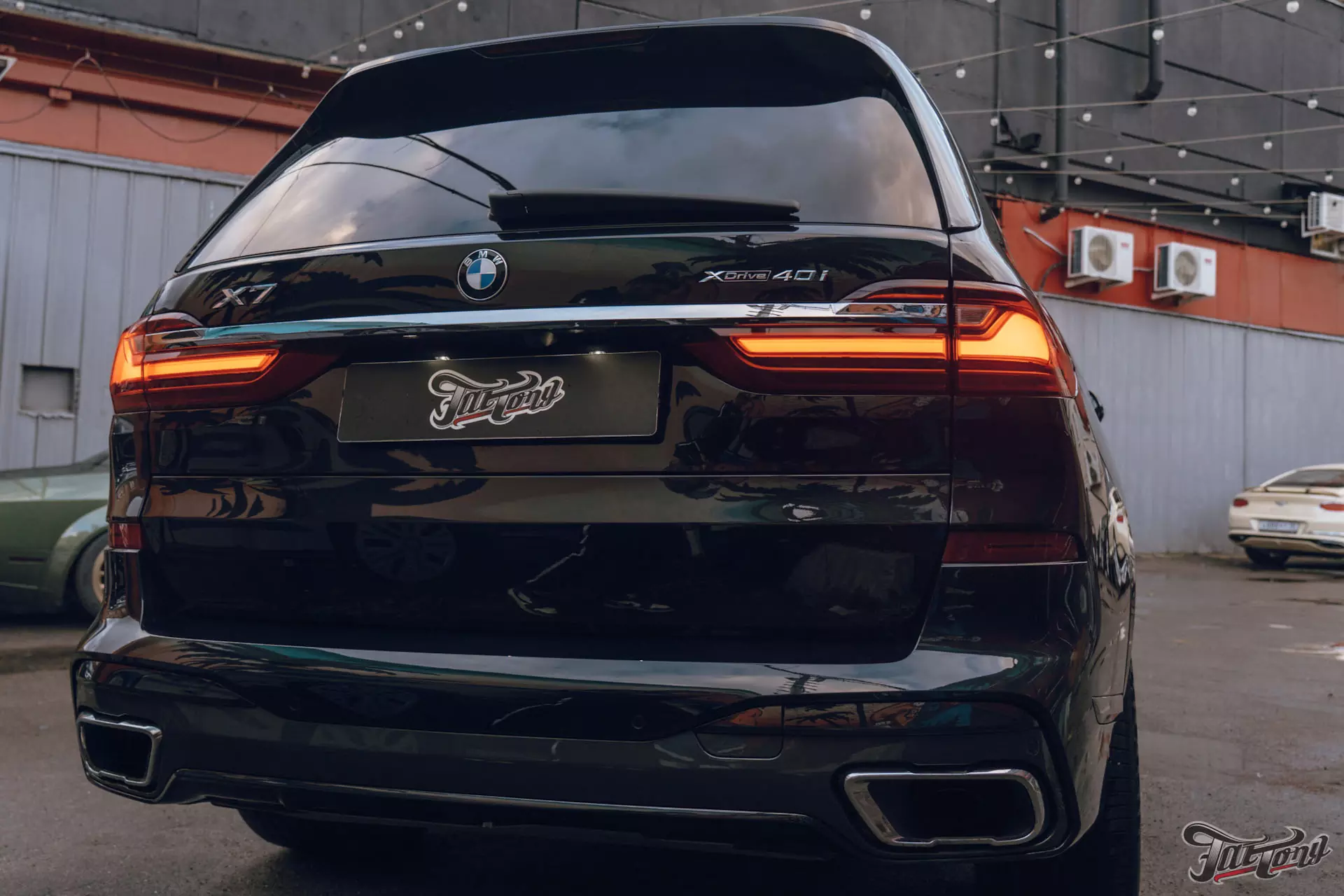 BMW X7. Оклейка кузова в глянцевый полиуретан
